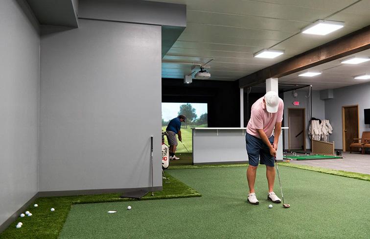 Indoor putting facility