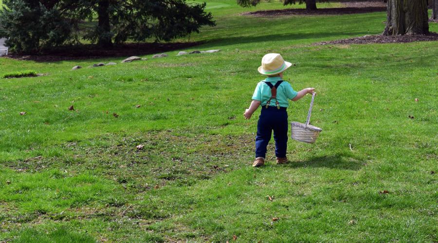 Easter egg hunt at North Hills Country Club